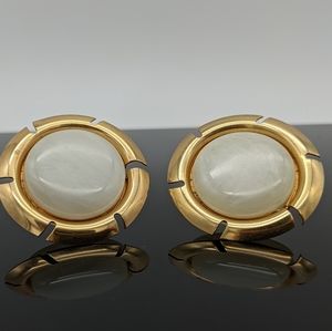 Vintage Sarah Coventry large faux shell clip on earrings